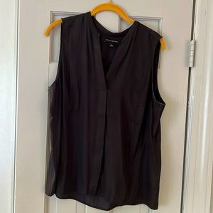 Banana Republic NWOT black v neck tank size large